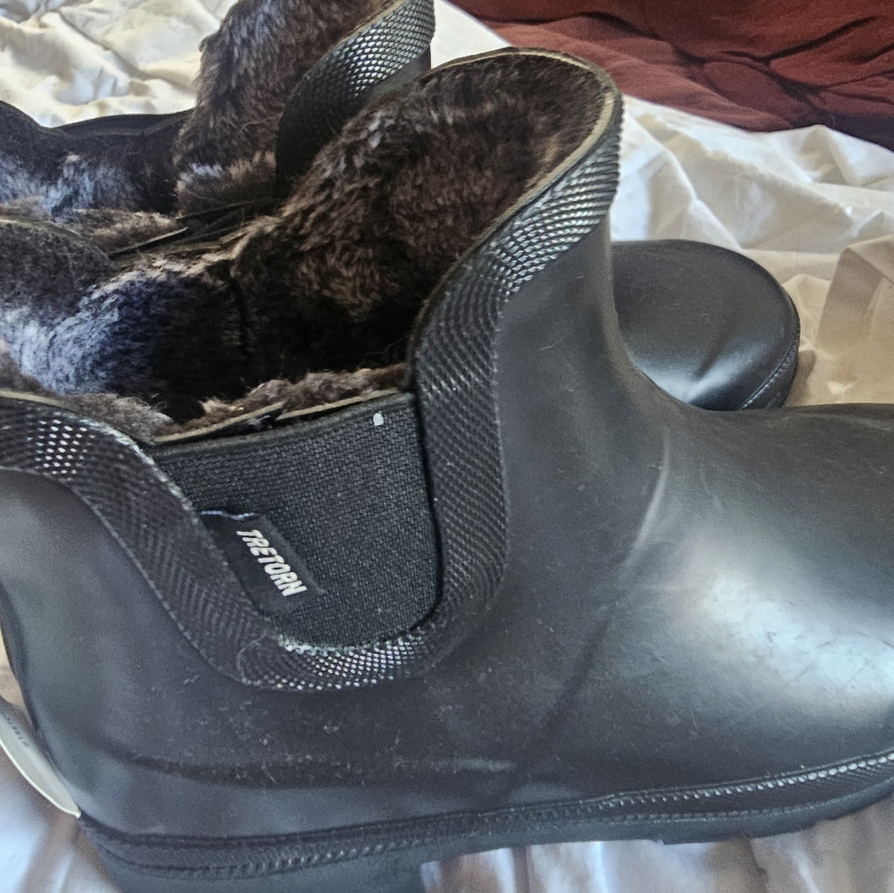 Tretorn fur-lined black rainboots